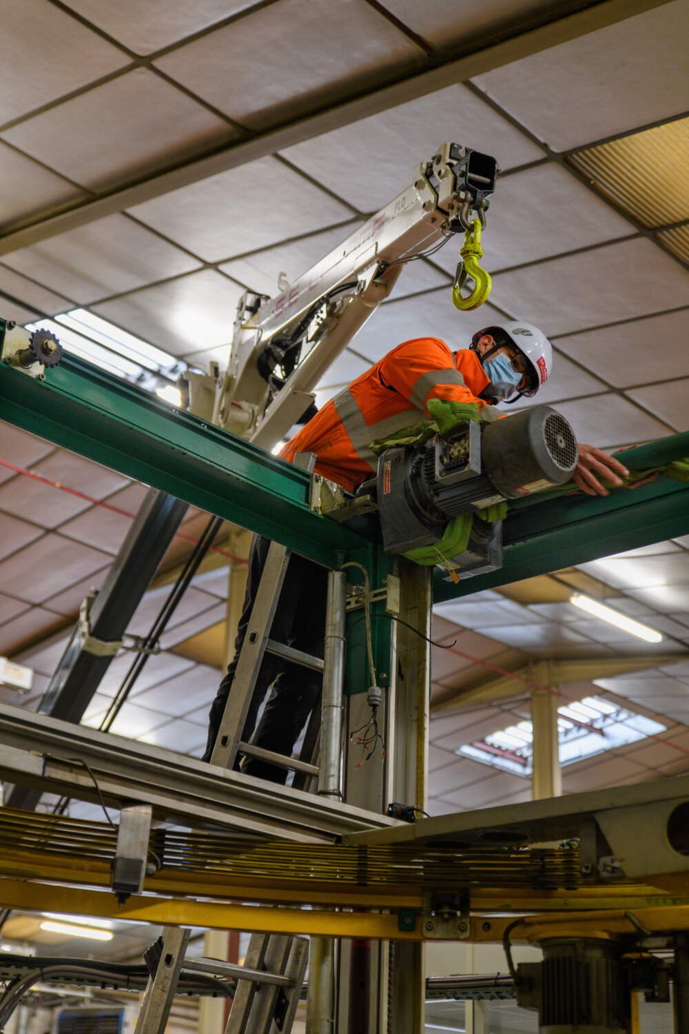 (technicien en intervention, maintenance / retrofit) symbolise le cœur de ton service Audit & Maintenance, en mettant en avant l’aspect concret du terrain, du retrofit et de la modernisation des installations.